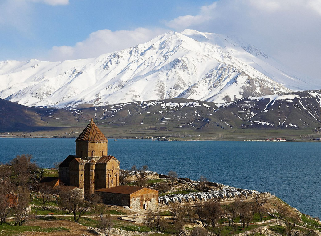 van lake armenina church