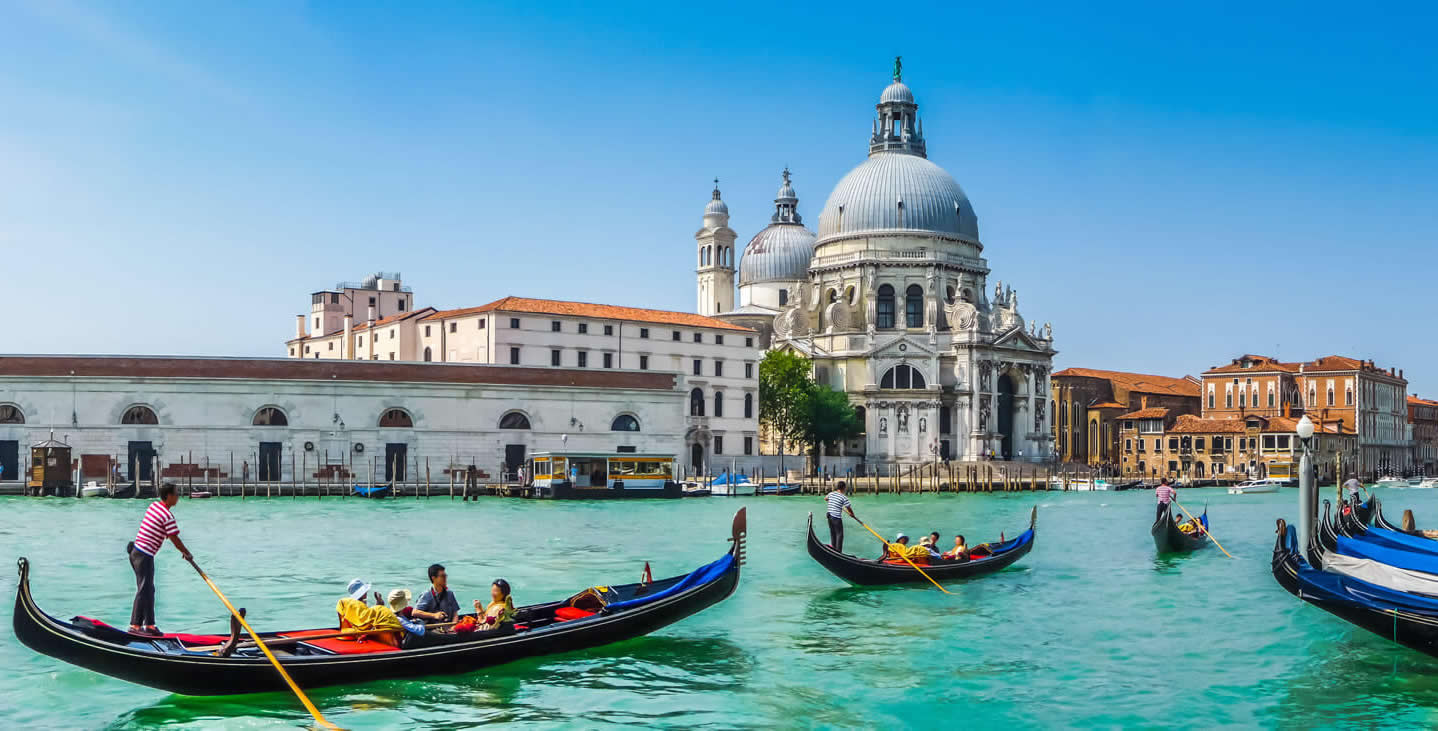 Canal Grande with historic Basilica di Santa Maria della Salute